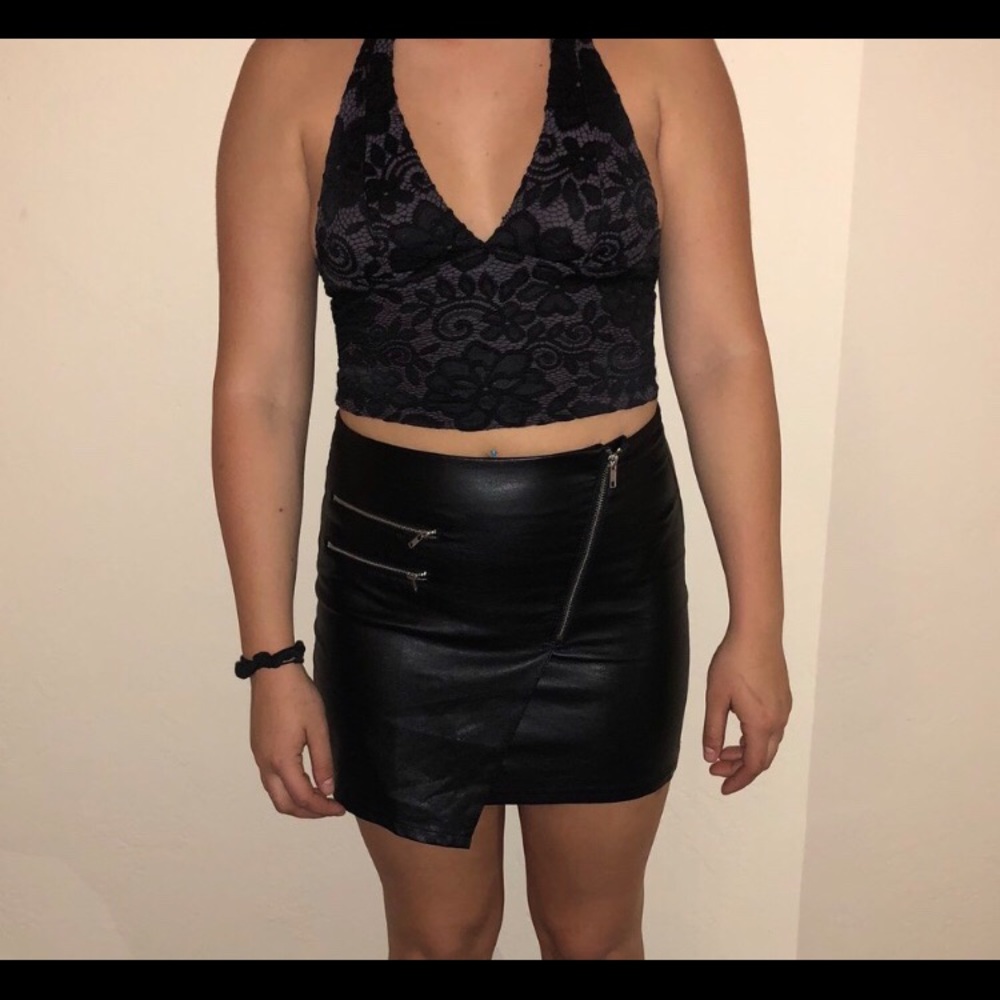Leather mini skirt !!